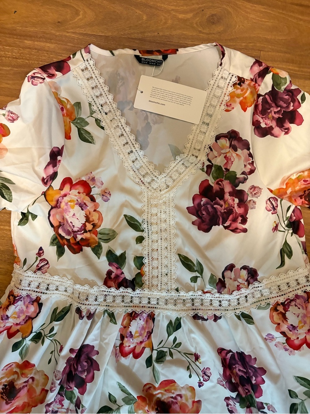 BloomChic -Ivory Lantern Sleeve Dress - Size 14/16 - Picture 2 of 9